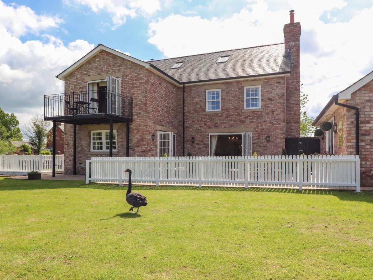 Moor End Manor Villa Poulton-le-Fylde Kültér fotó